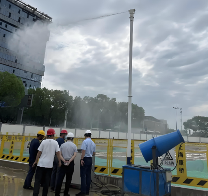 建筑工地扬尘超标？高温天气施工进度缓慢？智能喷雾系统为您保驾护航